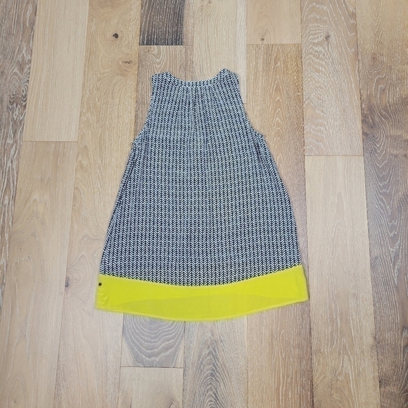 Hatley navy/white patterned with yellow band sleeveless 100% silk top size Small - Picture 3 of 8